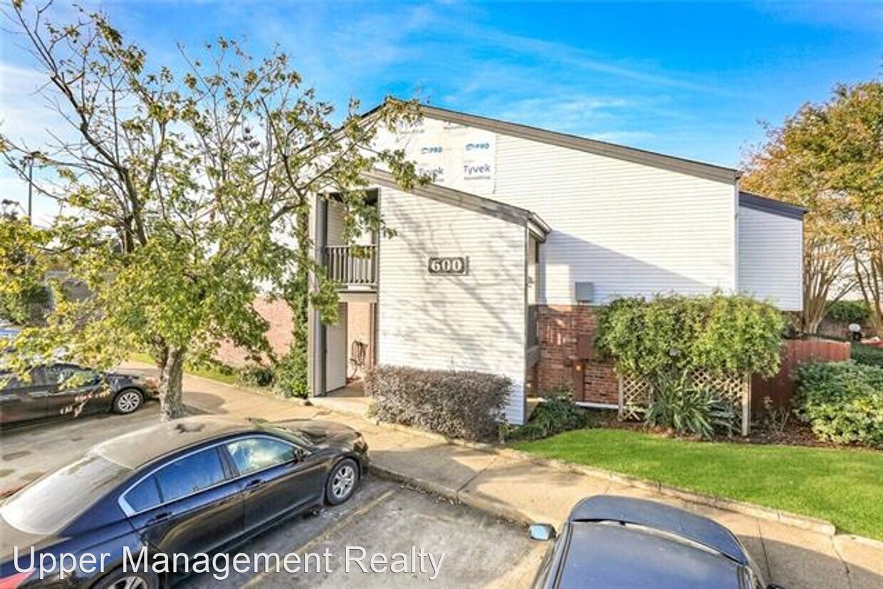 Primary Photo - 1 br, 1 bath House - 832 S. Clearview Pkwy...