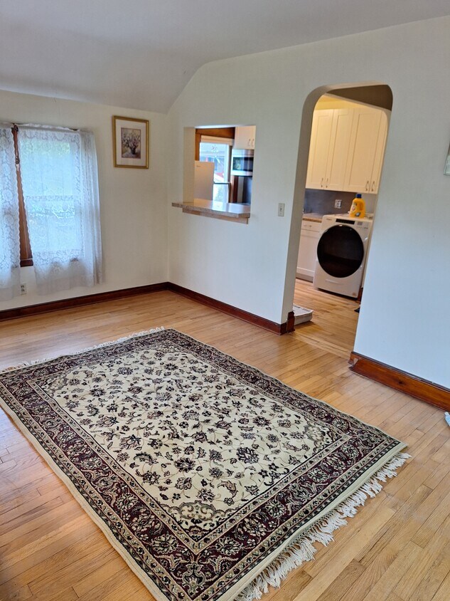 Foto principal - 384 Hall Ave