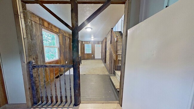 Building Photo - 2-Bedroom Single-Family Home