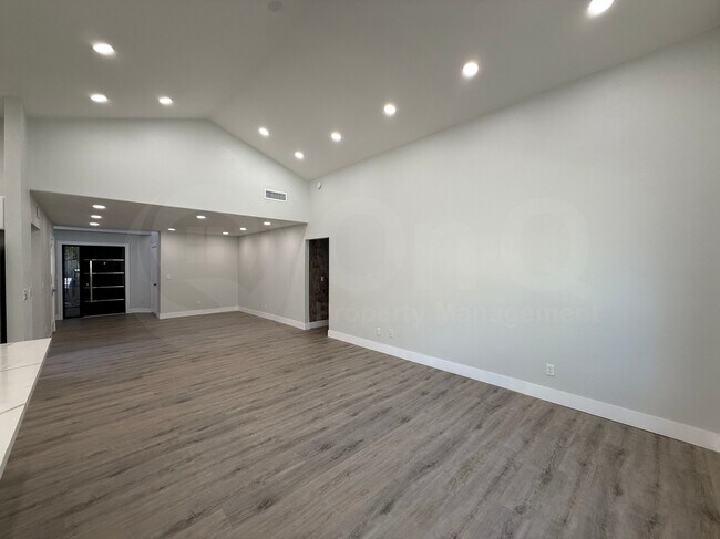 Foto del edificio - 412 E Utopia Rd