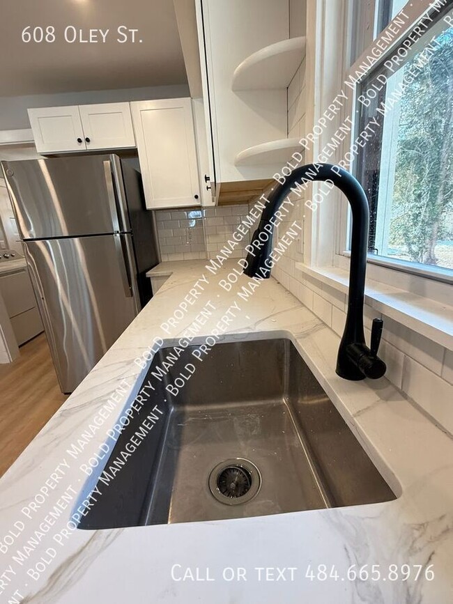 Building Photo - 608 Oley St