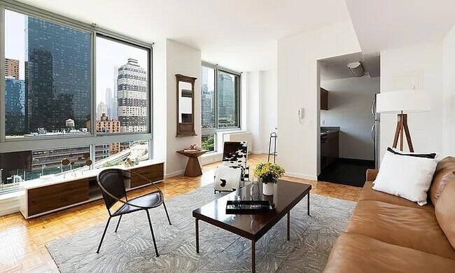 Foto del edificio - 455 W 37th St