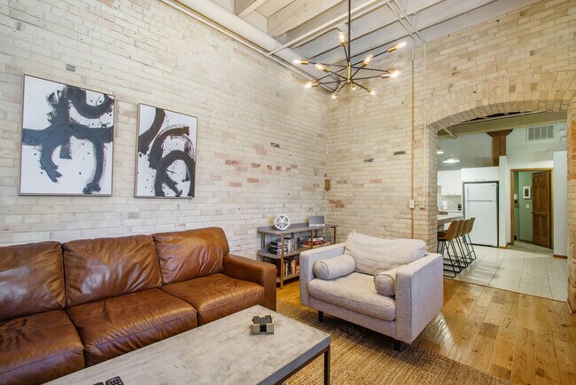 Foto del edificio - 110 N Harbor Dr
