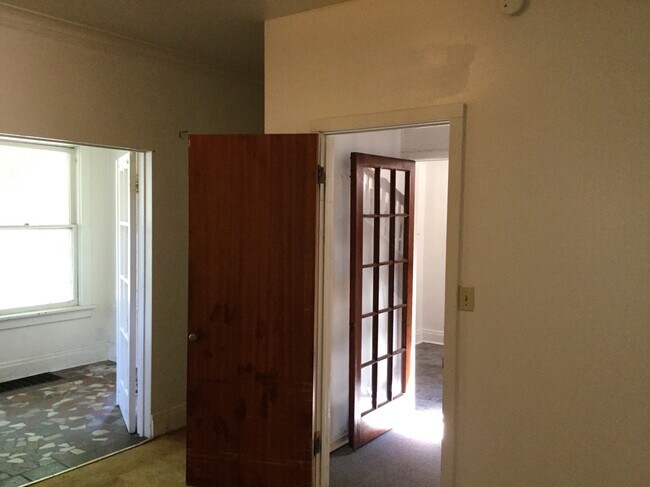 Building Photo - 1708 W Ayres Ave