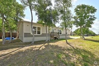 Building Photo - 102 Pink Dahlia Dr