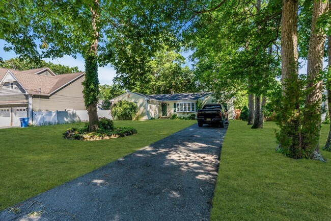 Foto del edificio - 2556 Woodland Rd