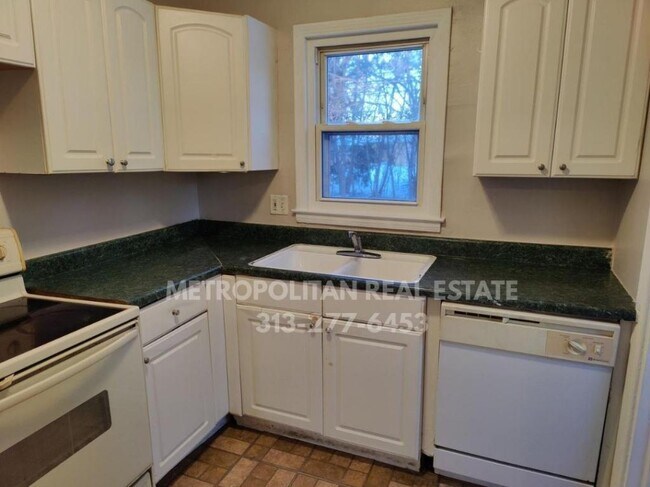 Building Photo - 29658 Balmoral St