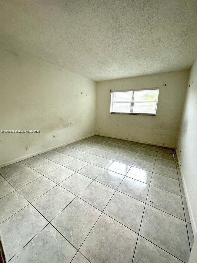 Foto del edificio - 7640 SW 10th St