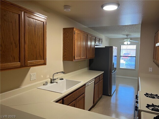 Building Photo - 225 Yardarm Way