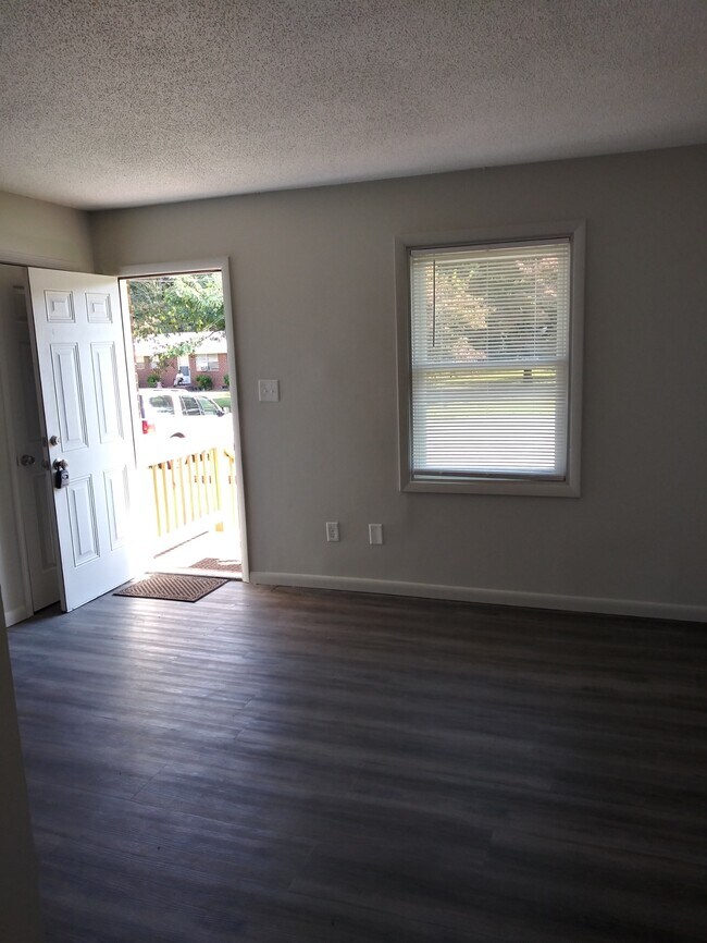 Foto del edificio - Fieldcrest Properties