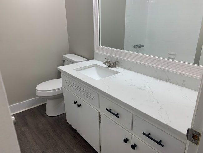 Foto del edificio - 651 Sarver Ave