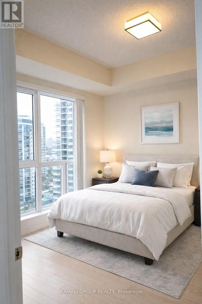 Photo du bâtiment - 120 Harrison Garden Blvd