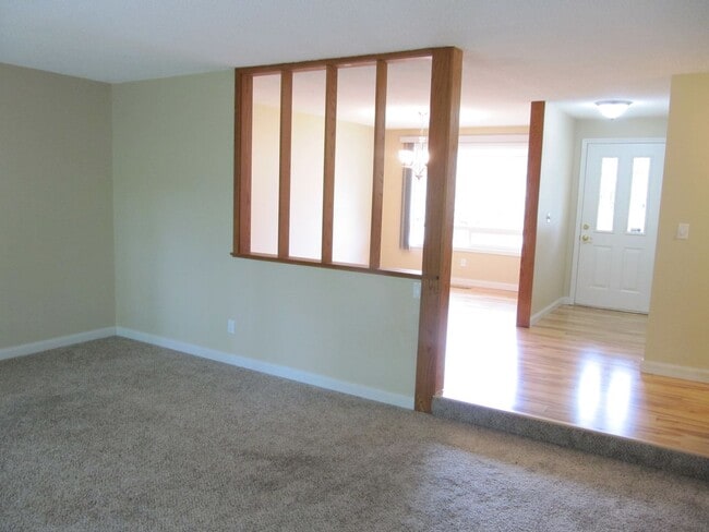 Foto del edificio - Three Bedroom Home in South Salem