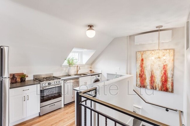 Building Photo - 1452 Detroit St