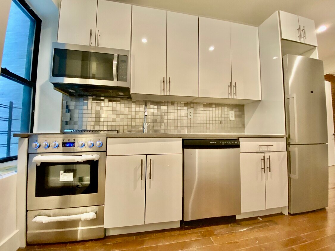 22 Bradhurst Ave. Unit 1S, New York, NY 10030 Room for Rent in New