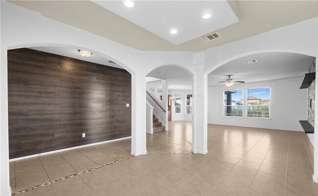 Building Photo - GORGEOUS 4-bedroom 2.5 bathroom house in The Landing at Clear Creek!