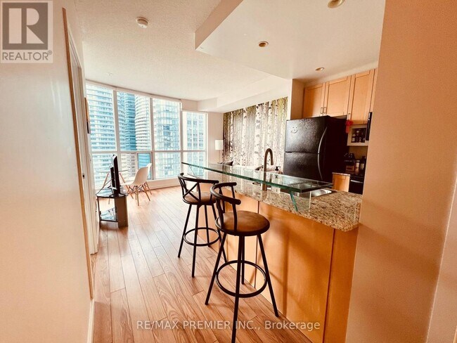 Building Photo - 208-2208 Queens Quay W