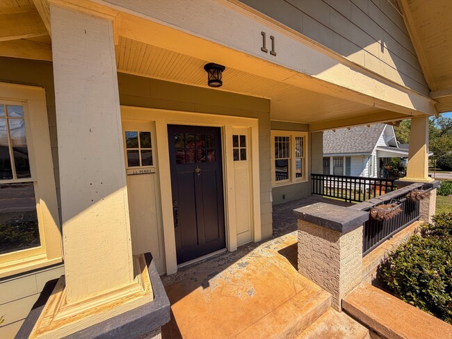 Foto del edificio - 11 Perry Rd