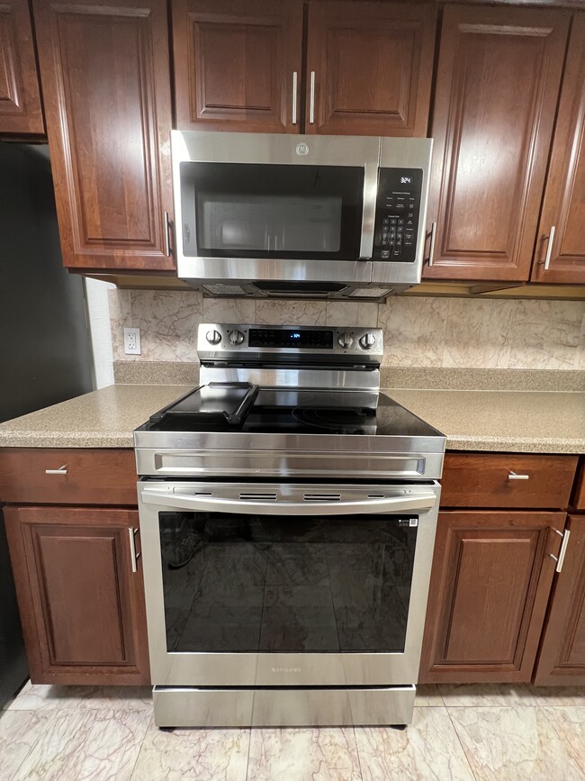 Foto del edificio - 4627 Country Creek Dr