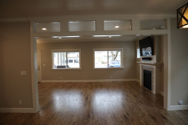 Building Photo - Beautiful home Downtown CDA