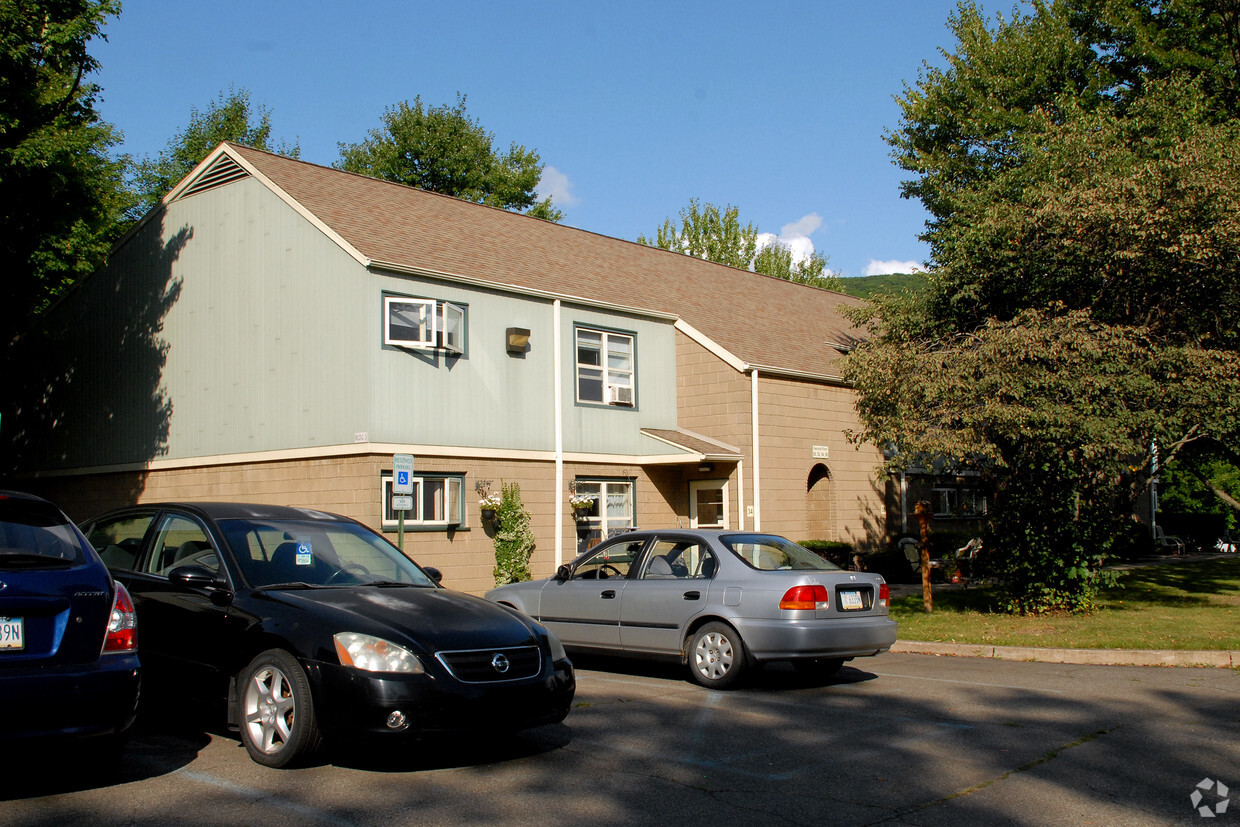 Building Photo - Cole Village