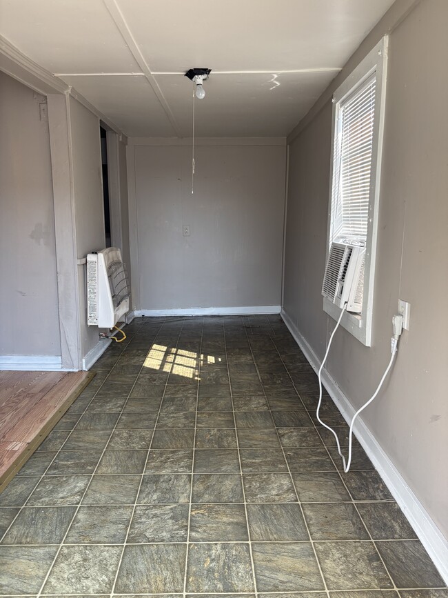 Building Photo - 210 W Spg St