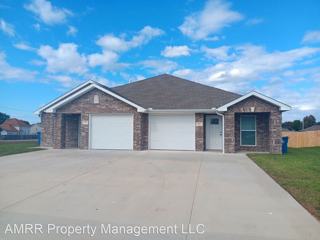 3 br, 2 bath House 103 Anita Plaza House Rental in Carl Junction