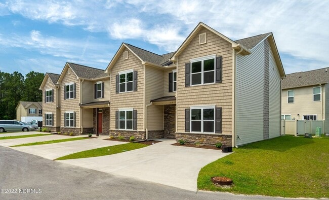Building Photo - Townhome In BOYINGTON PLACE!
