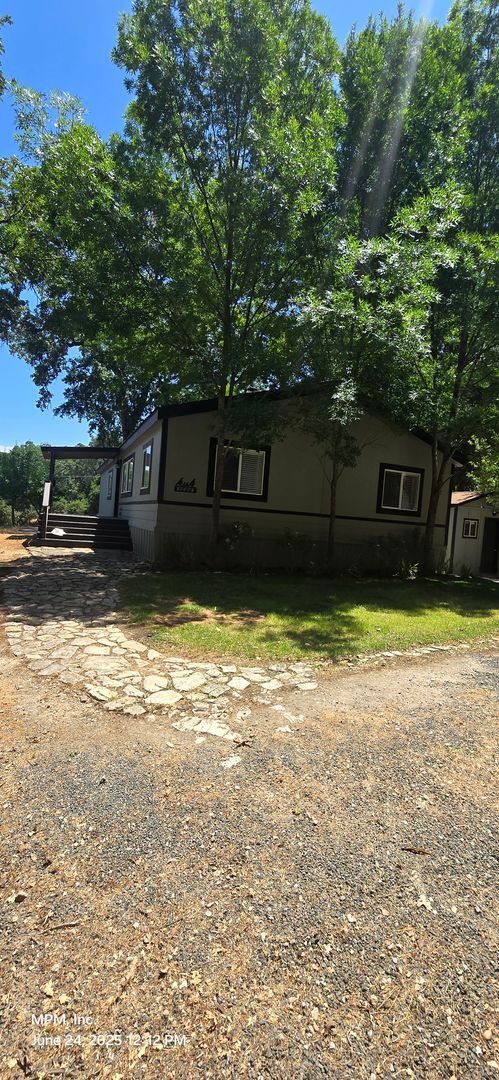 Foto del edificio - Large 3 bedroom home in the country