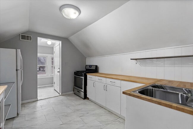 Foto del edificio - 5042 W Winnemac Ave