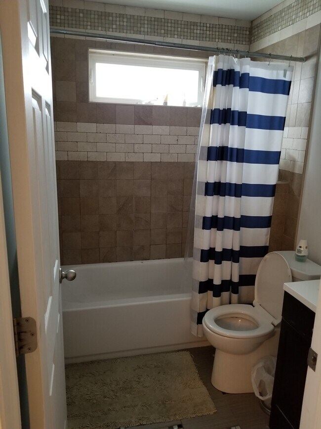 Baño - 553 Mercer St