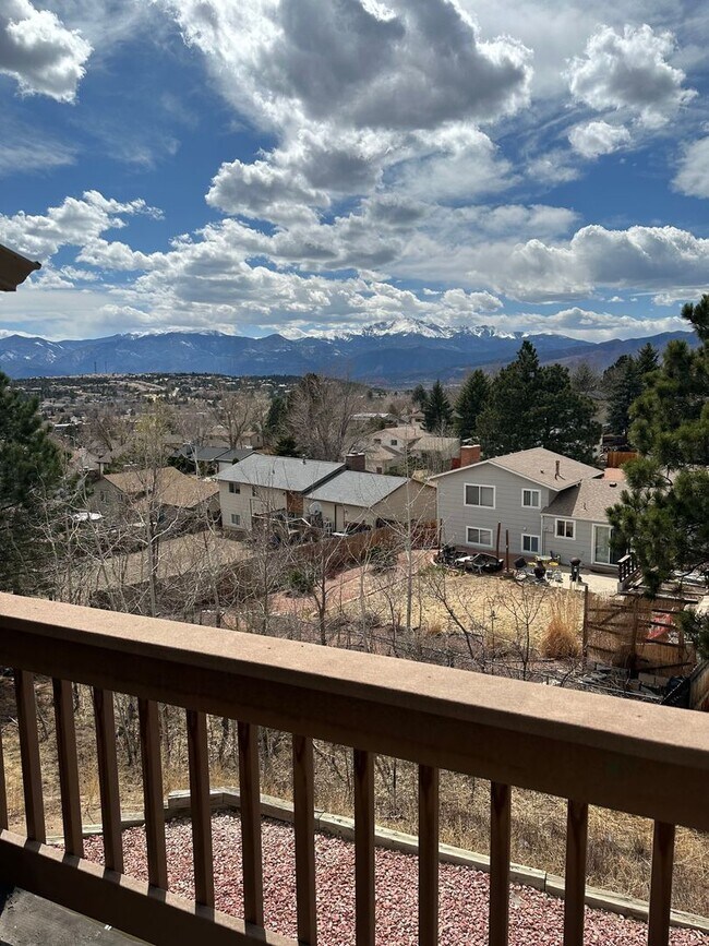 Foto del edificio - 5462-5462 Fiesta Ln