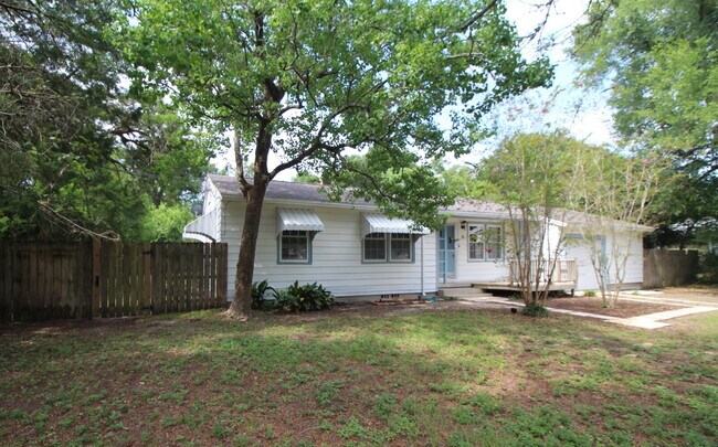 Foto del edificio - Coming Available 9/8! 3-Bedroom Near Downt...