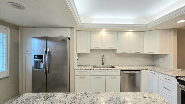 Building Photo - 2244 Winkler Ave