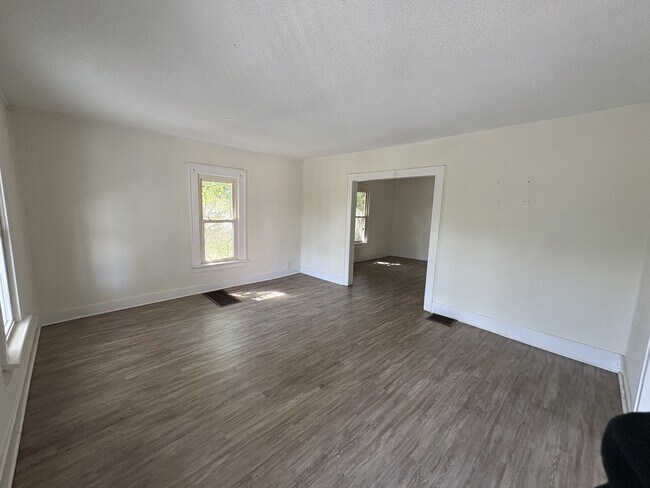 Building Photo - 715 Larkin Ave