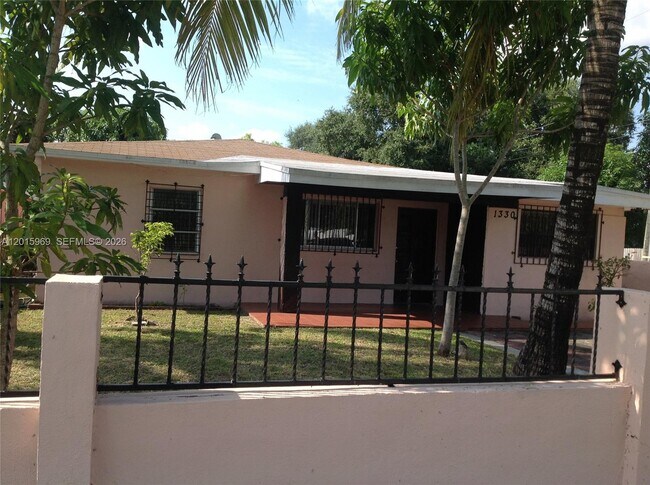 Foto del edificio - 1330 NE 153rd St