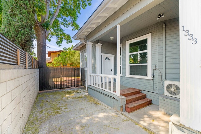 Photo - 1331-1333 S Park Ave Apartment