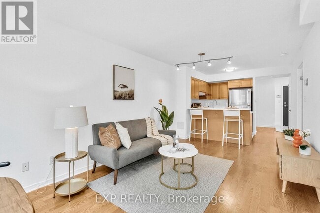 Building Photo - 230 King St E