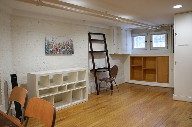 Optional odd pieces of furniture available - 3118 Dumbarton St NW