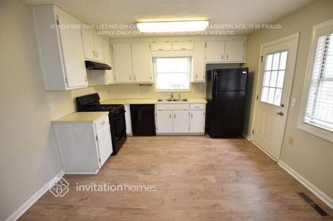 Building Photo - 3696 Cherokee Overlook Dr