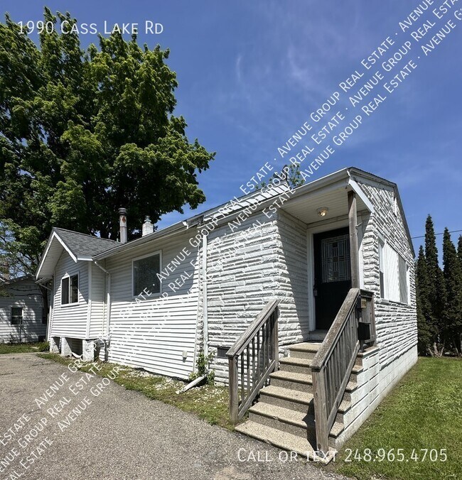 Building Photo - 1990 Cass Lake Rd - Great Keego 3Bed/2Bath