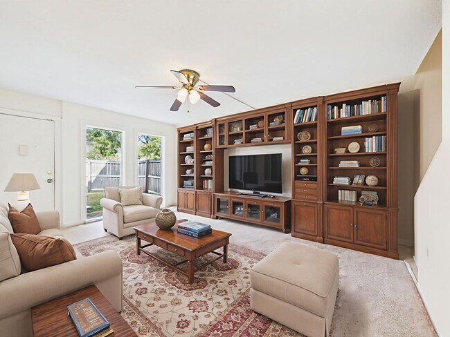 Foto del edificio - 201 Fox Run Ave