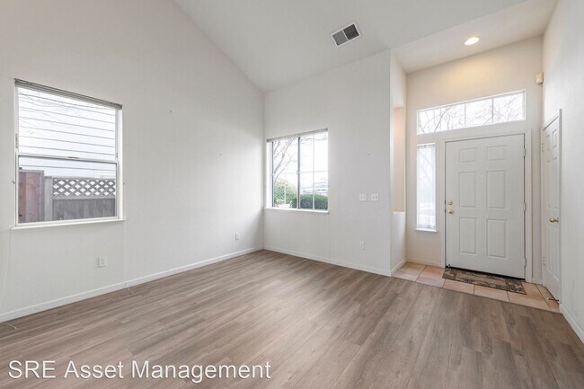 Building Photo - 4 br, 2 bath House - 974 Furlong Drive
