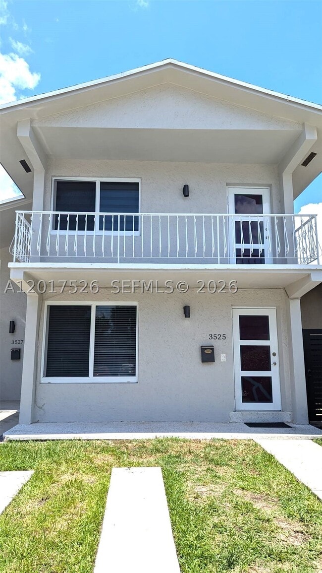 Building Photo - 3525 SW 25th St