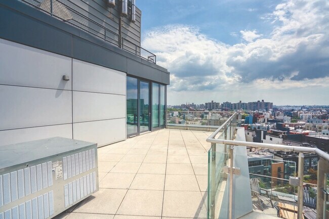 Building Photo - 500 Metropolitan Ave