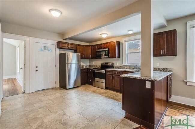 Foto del edificio - 651 E 38th St