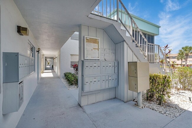 Building Photo - 392 Monaco Ct