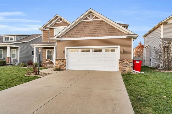 Foto del edificio - 2 story 4 bedroom 3.5 bath