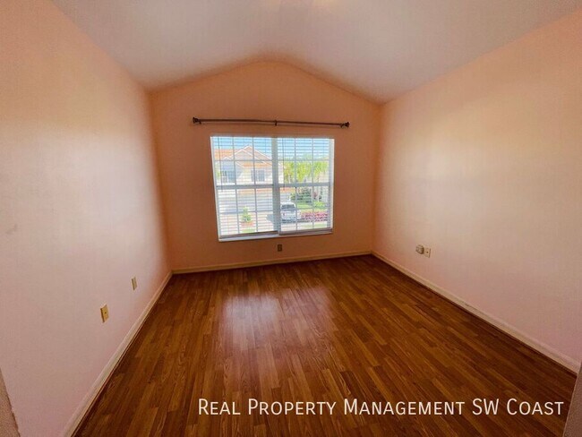 Building Photo - 936 Hampton Cir