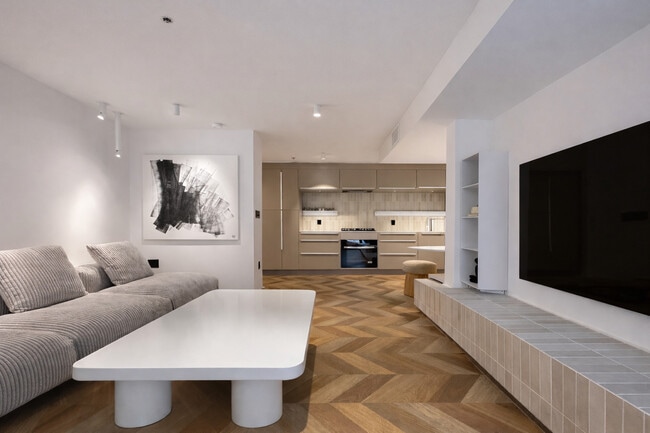 Building Photo - Burton Way Apartments